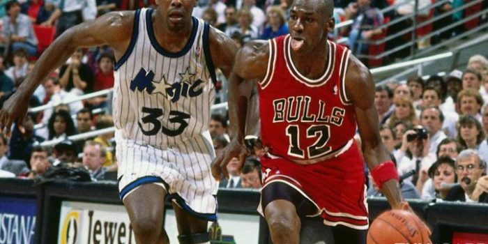 Michael Jordan portant le #12 le soir de la Saint Valentin 1990